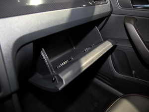 2019款1.5L 自动运动版 国V 手套箱