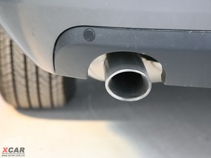2009款2.0T 自动贵雅版 排气管