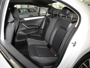 2020款1.5L 自动舒适版 后排座椅