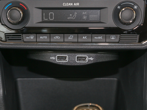 2020款1.5L 手动舒适版 中控区