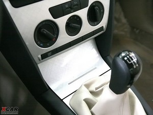 2009款1.6L 手动逸致版 中控区