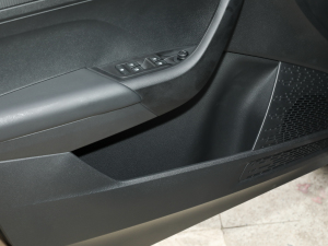 20211.5L Ԅ(dng)m ǰT(mn)(ch)g