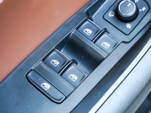 2022TSI380 7Ş п؅^