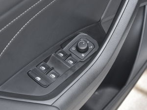 2022Ŀ TSI330 7 {܇ƅ^(q)	