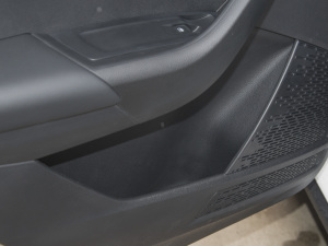 2022款1.5L 自动舒享版 后门储物空间
