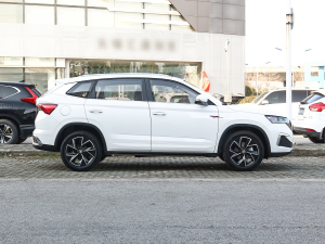 2022款GT 1.5L 自动臻享版 正侧（右）