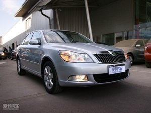 2010款2.0L 自动逸俊版 整体外观