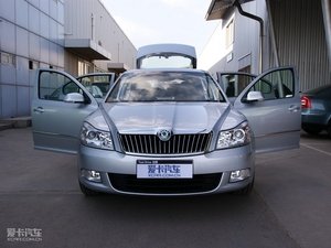 2010款2.0L 自动逸俊版 整体外观