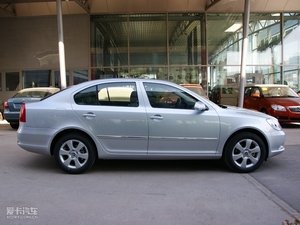 2010款2.0L 自动逸俊版 整体外观