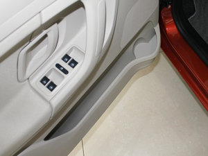 2011款1.4L 自动晶致版 前门储物空间