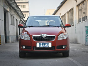 2011款1.4L 自动晶灵版 正前