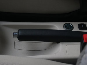 2011款1.4L 自动晶灵版 驻车制动器
