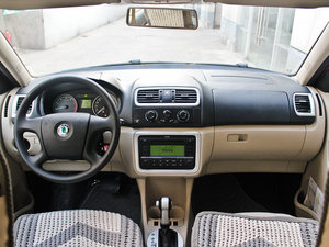 2011款1.4L 自动晶灵版 内饰全景