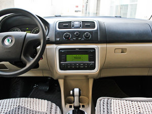2011款1.4L 自动晶灵版 中控台