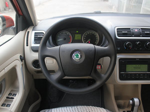 2011款1.4L 自动晶灵版 方向盘