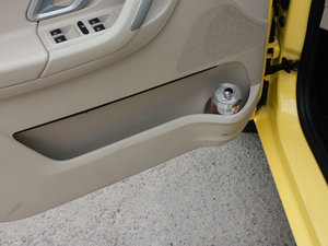 2011款1.6L 自动晶享版 前门储物空间