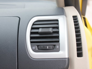 2011款1.6L 自动晶享版 中控区