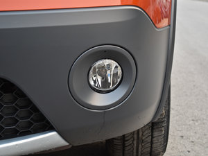 2012款1.6L 前雾灯
