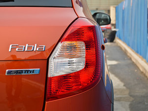 2012款1.6L 尾灯