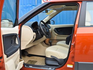 2012款1.6L 前排空间