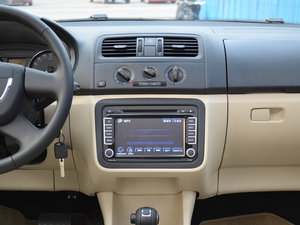 2012款1.6L 中控台
