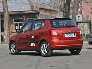 2012款1.6L 自动酷黑版 整体外观
