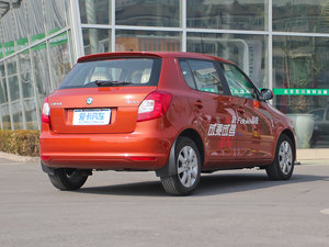 2012款1.4L 自动晶灵版 整体外观