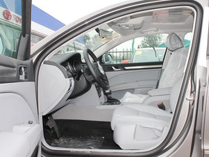 2012款1.4TSI DSG智雅版 前排空间