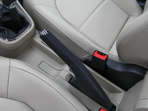 2013款1.6L 手动优选版 驻车制动器