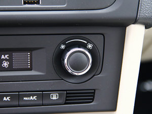 2013款1.6L 手动优选版 中控区