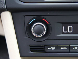2013款1.6L 手动优选版 中控区