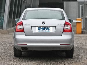 2013款1.4TSI 手动逸俊版 正后	