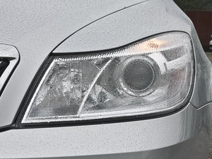 2013款1.4TSI 手动逸俊版 大灯