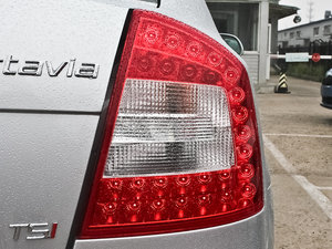 2013款1.4TSI 手动逸俊版 尾灯