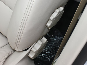 2013款1.4TSI 手动逸俊版 主驾驶座椅调节