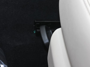 2013款1.4TSI 手动逸俊版 主驾驶座椅调节