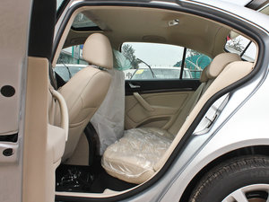 2013款1.4TSI 手动逸俊版 后排空间