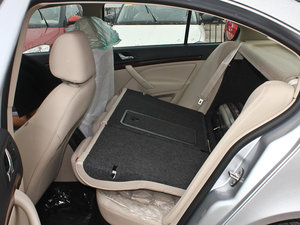 2013款1.4TSI 手动逸俊版 后排座椅放倒