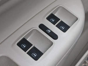 2013款1.4TSI 手动逸俊版 主驾车窗控制区	