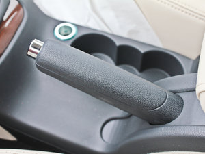 2013款1.4TSI 手动逸俊版 驻车制动器