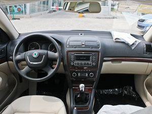 2013款1.4TSI 手动逸俊版 内饰全景