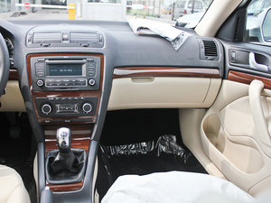 2013款1.4TSI 手动逸俊版 中控区