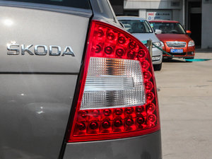 2014款1.6L 自动逸杰版 尾灯