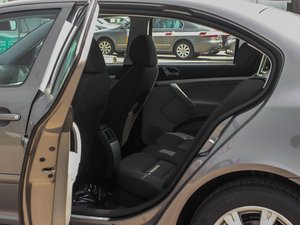 2014款1.6L 自动逸杰版 后排空间