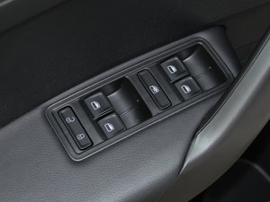 2014款1.6L 自动悦享版 主驾车窗控制区	