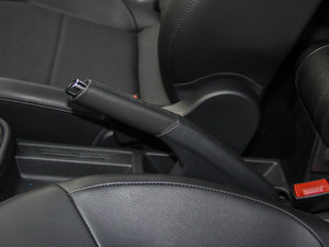 2014款1.6L 自动悦享版 驻车制动器