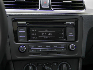 2014款1.6L 自动悦享版 中控区