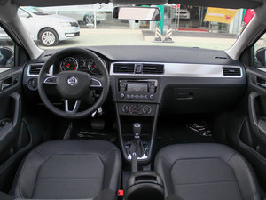 2014款1.6L 自动悦享版 内饰全景