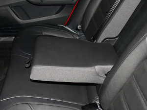 2014款1.4T 自动舒享版 后排中央扶手