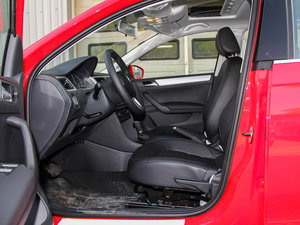 2014款1.4T 自动舒享版 前排空间